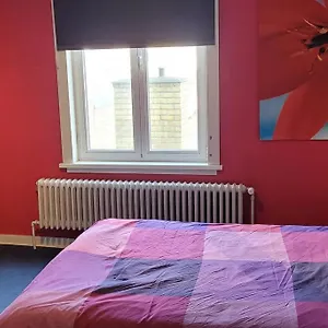 Family House, Free Parking, 15min. Walk To City Belgium